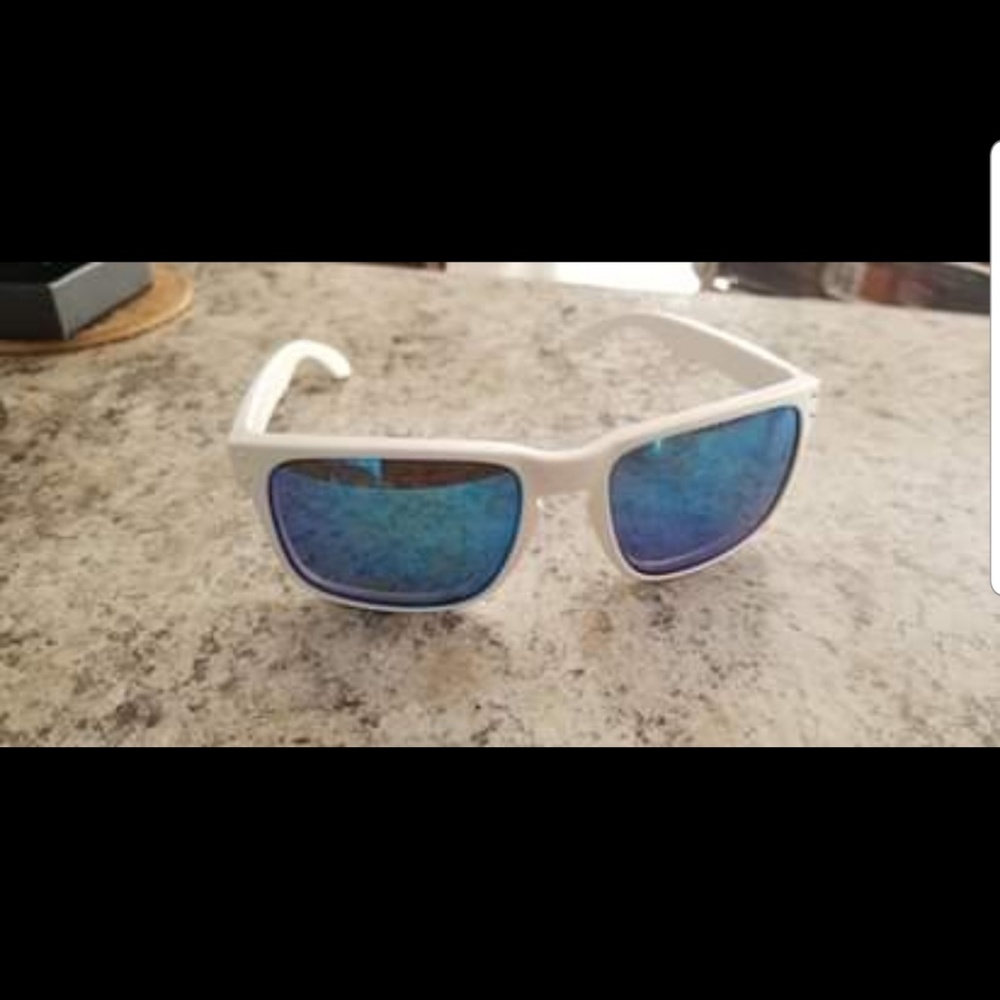 Oakley Holbrook